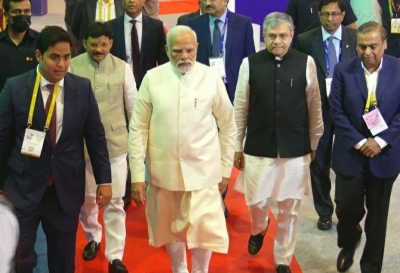 Modi drives a 5G-enabled remote automotive, experiences AR-VR wearables – Arvr, Congress, Delhi, Enabled, Modi, Narendra, Narendra Modi, Remote, Wearables – Modi drives a 5G-enabled remote automotive, experiences AR-VR wearables