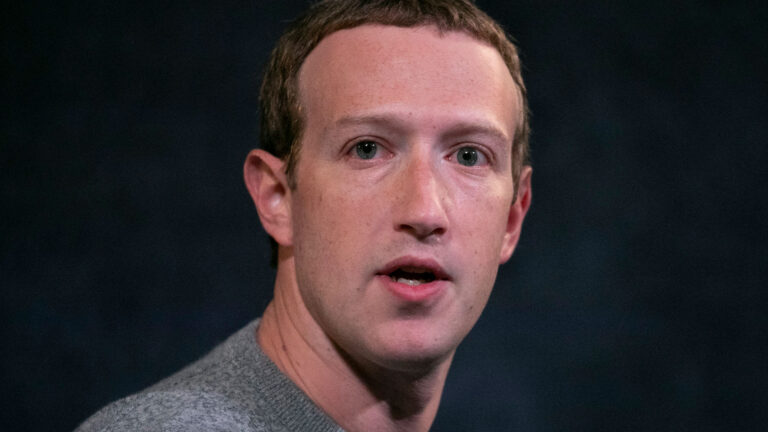 Mark Zuckerberg in crisis as Meta is forced to stop hiring after the metaverse project falls into chaos